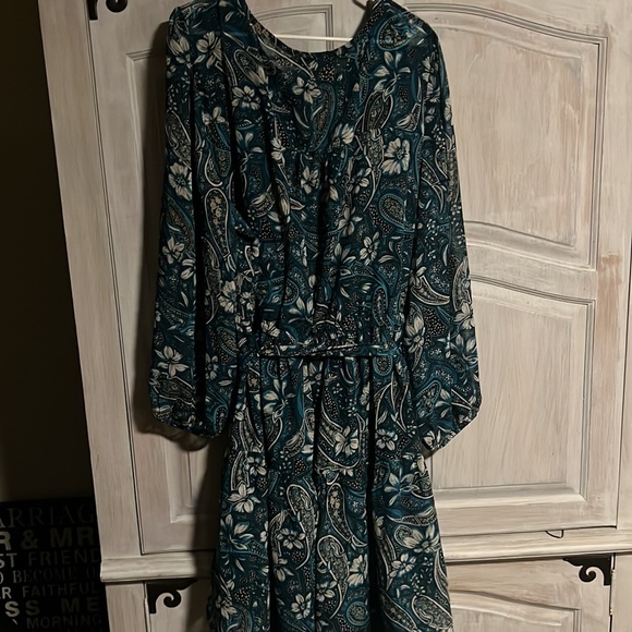 Pretty blue and green dress.  Smooth feeling fabric. - Picture 3 of 3